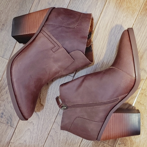 Kelsi Dagger Brooklyn Watchman Ankle Boots - Picture 5 of 10